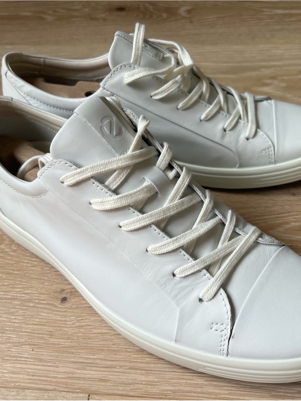 Ecco White Low-Top Leather Sneakers - Lace-Up Casual